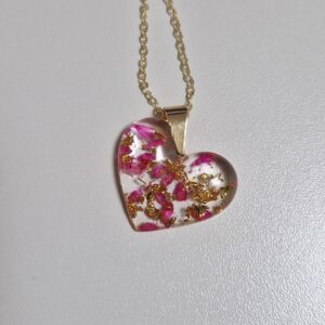 Colar Botânico Coração em Resina com Flores Naturais